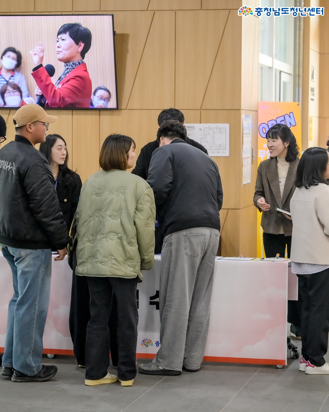 간담회 현장 부스 및 로비 모습