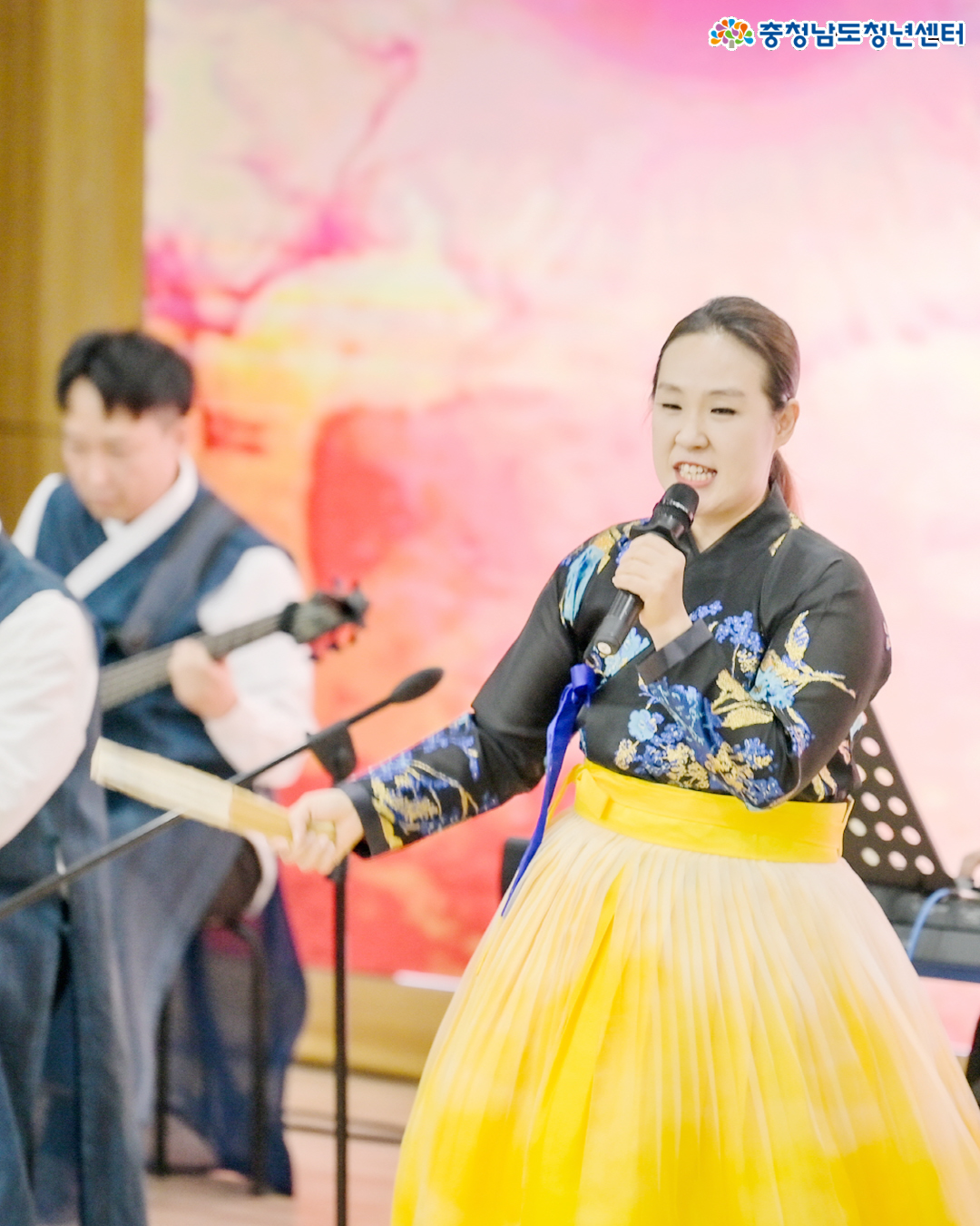 청년과 함께 소통하는 소통공감 간담회 공연 모습