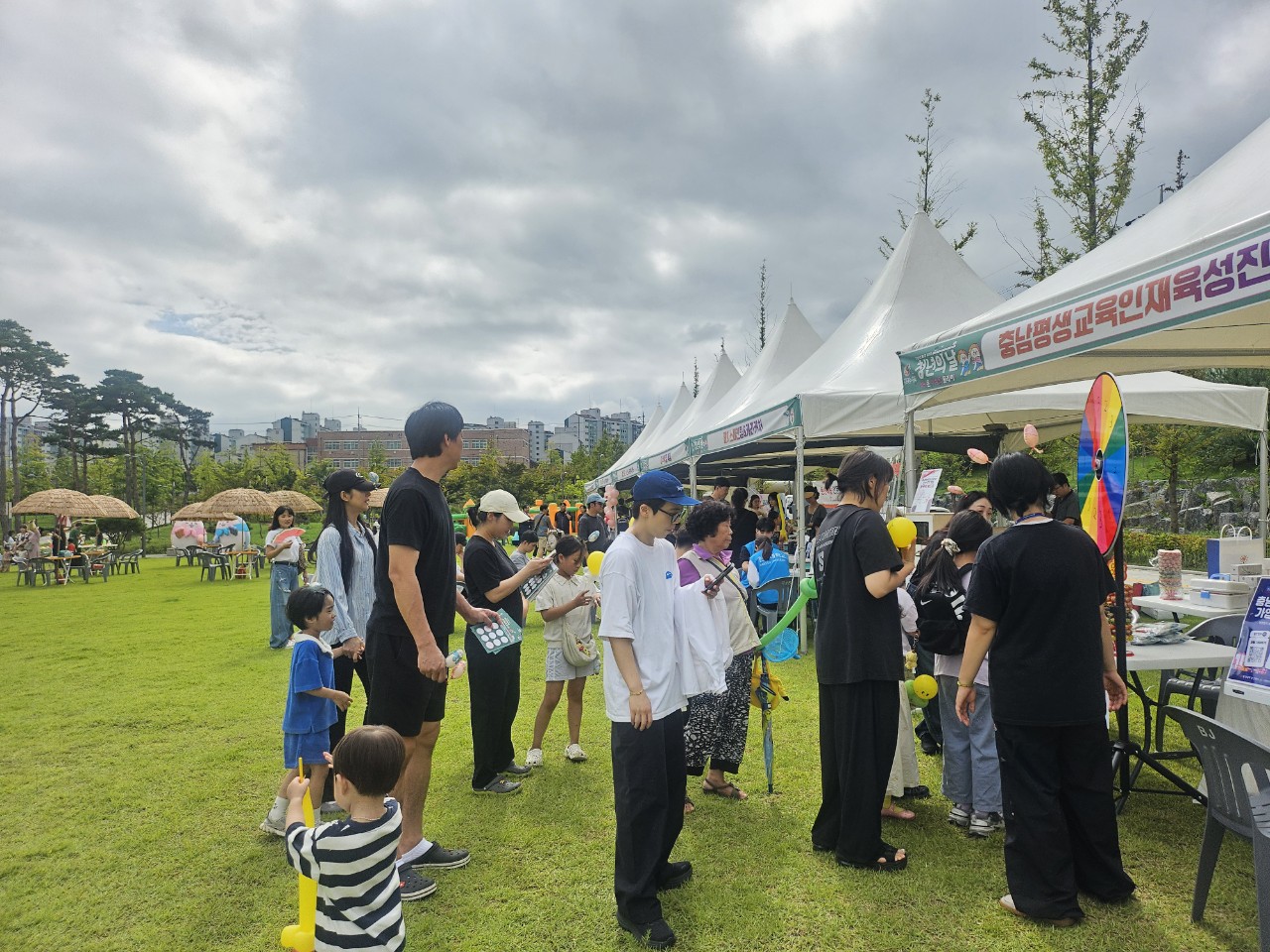 2025년 제4회 서산시 청년의 날 행사 충남청년센터 부스 운영 모습
